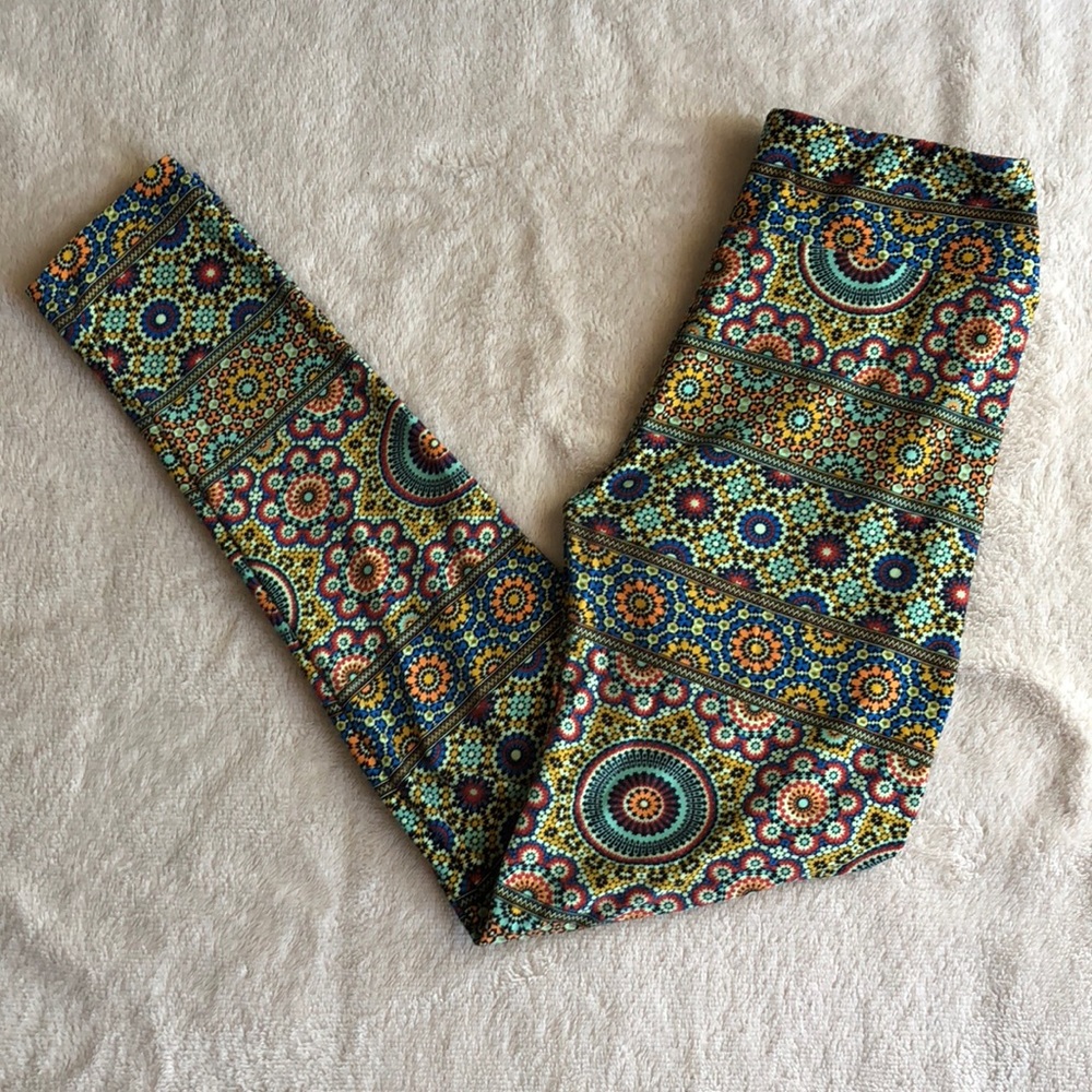 LulaRoe patterned leggings